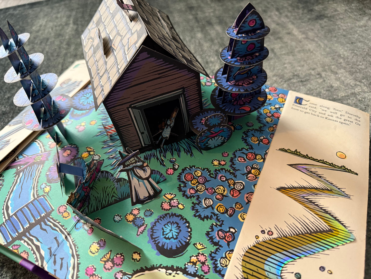 Collectible- “The Wonderful Wizard of Oz: A Commemorative Pop-up (2000)