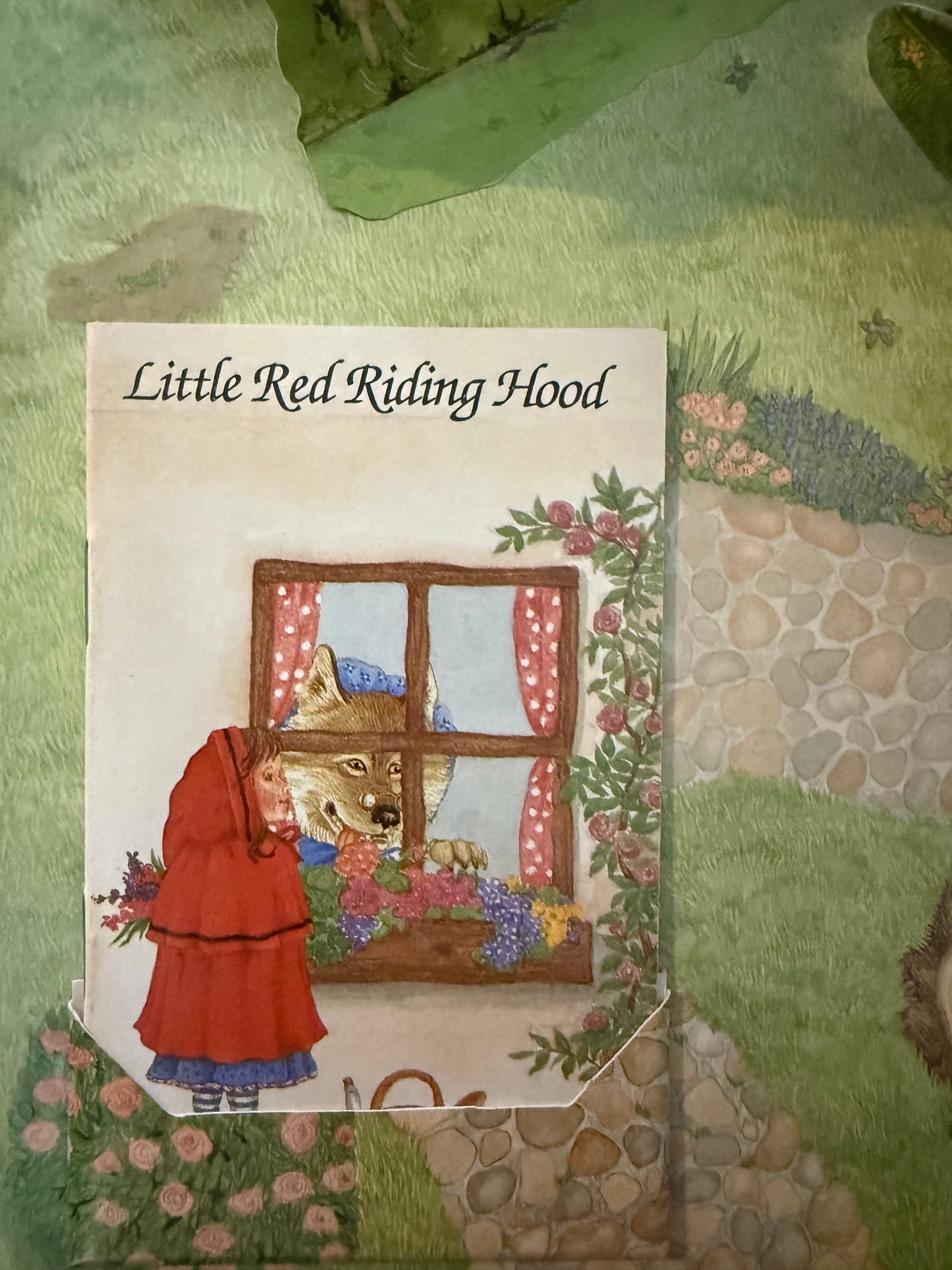Collectible- “The Fantastic Fairy Tale Pop-Up Book,” published by Random House in (1992)