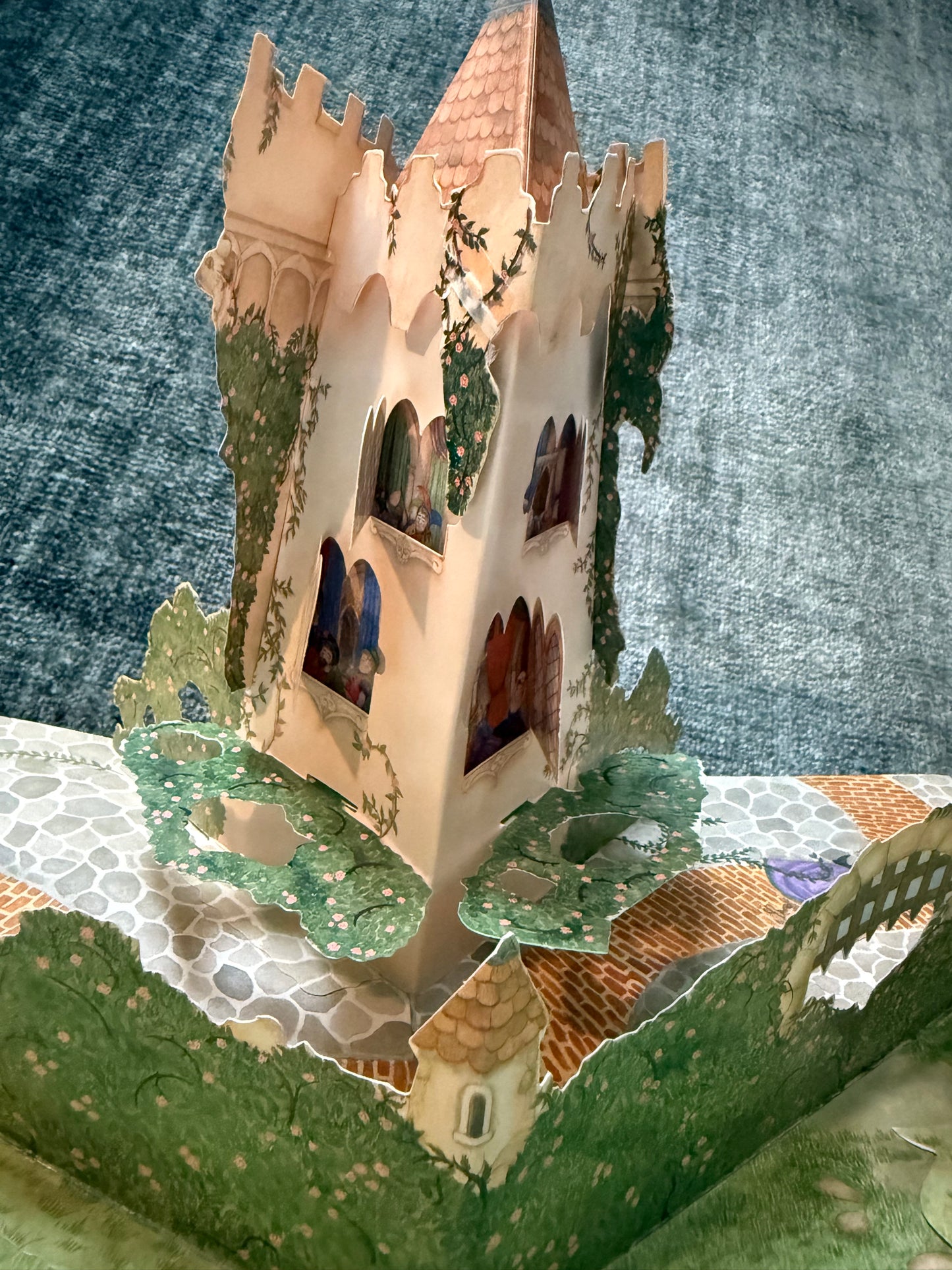 Collectible- “The Fantastic Fairy Tale Pop-Up Book,” published by Random House in (1992)