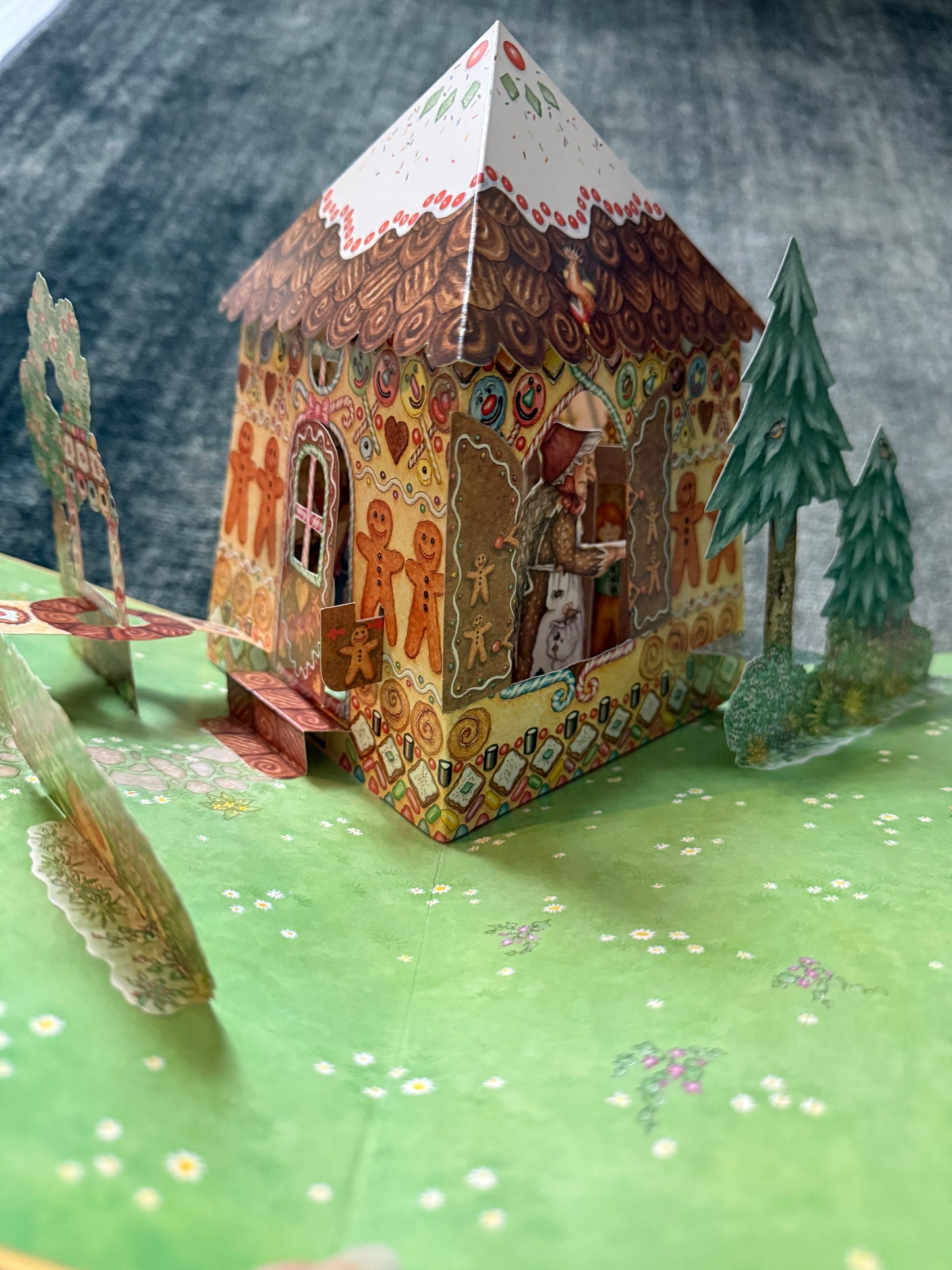 Collectible- “The Fantastic Fairy Tale Pop-Up Book,” published by Random House in (1992)